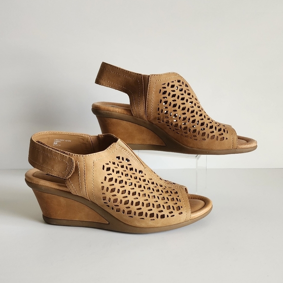 Earth Cascade Women's 9D Wide Camel Vintge Leather Wedge Sandals - Picture 1 of 11